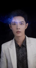 肖战短发发型身着白色西服帅气写真照片