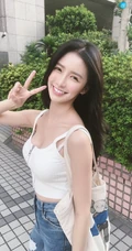 蔡卓宜紧身牛仔裤系列显气质匀称身形曲线生活照写真图片