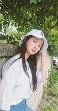 蔡卓宜紧身牛仔裤系列显气质匀称身形曲线生活照写真图片