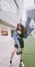 蔡卓宜紧身牛仔裤系列显气质匀称身形曲线生活照写真图片