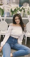 蔡卓宜紧身牛仔裤系列显气质匀称身形曲线生活照写真图片