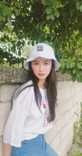 蔡卓宜紧身牛仔裤系列显气质匀称身形曲线生活照写真图片