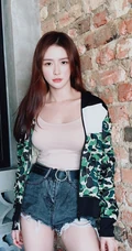 蔡卓宜紧身牛仔裤系列显气质匀称身形曲线生活照写真图片