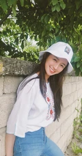 蔡卓宜紧身牛仔裤系列显气质匀称身形曲线生活照写真图片