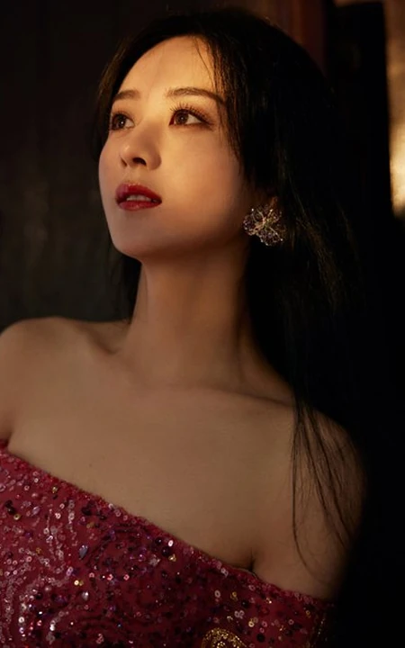 赵丽颖优雅柔美礼裙红裙显气质锁骨写真照片