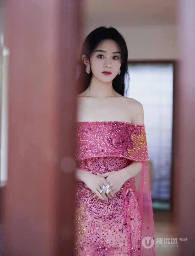 赵丽颖优雅柔美礼裙红裙显气质锁骨写真照片