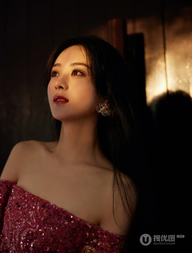 赵丽颖优雅柔美礼裙红裙显气质锁骨写真照片