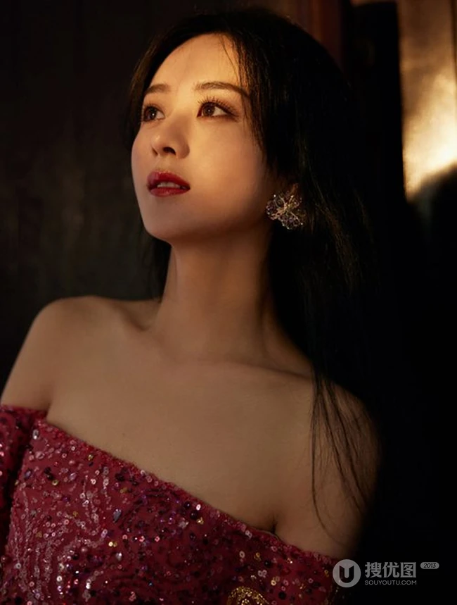 赵丽颖优雅柔美礼裙红裙显气质锁骨写真照片