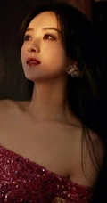 赵丽颖优雅柔美礼裙红裙显气质锁骨写真照片