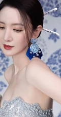 张萌气质V领礼裙青花瓷亮闪长裙古装扮相写真照片