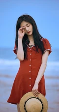周洁琼复古清新红裙着身户外海边写真照片