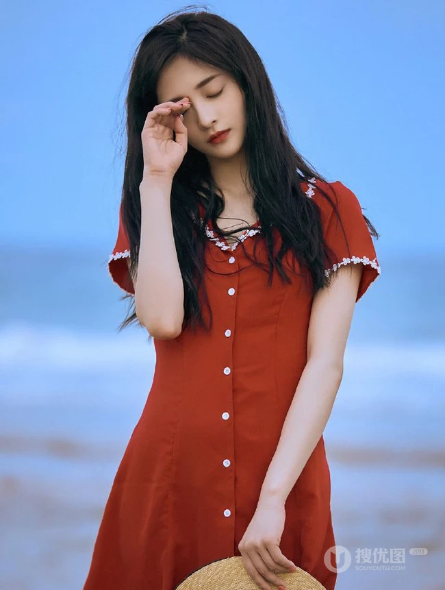 周洁琼复古清新红裙着身户外海边写真照片
