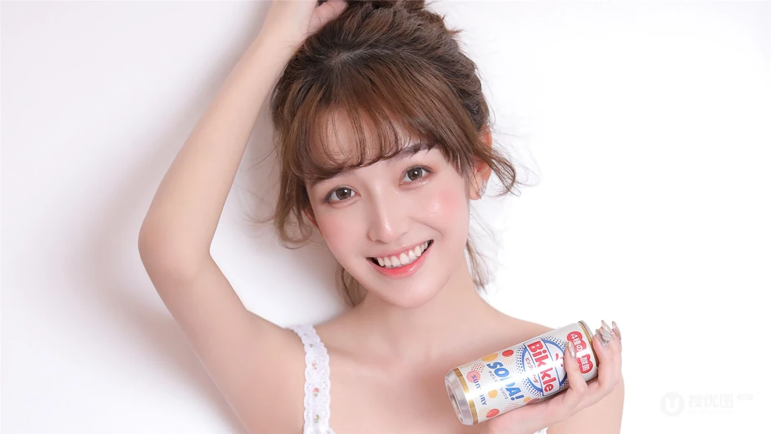 笑容甜美，肤白貌美少女萝莉可爱十足高清私房壁纸图片
