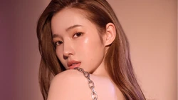 美少女张婕婕性感养眼粉色吊带衣高清微距摄影壁纸美图