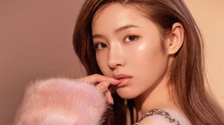美少女张婕婕性感养眼粉色吊带衣高清微距摄影壁纸美图