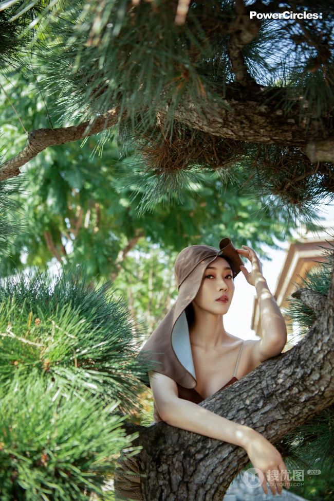女生宣璐气质优雅户外森系柔美时尚动人写真照片