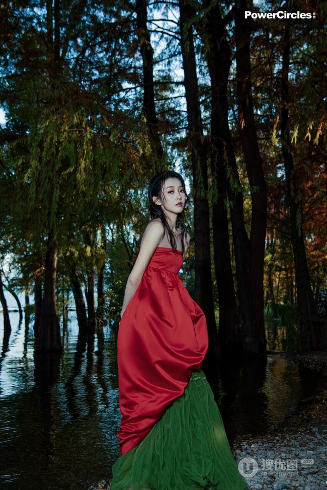女生宣璐气质优雅户外森系柔美时尚动人写真照片