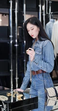 刘令姿酷飒牛仔衣裤套装穿搭逛商城写真图片