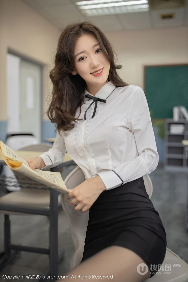 窈窕淑女，君子好逑，气质时尚女生教师白衫黑裙制服袜装教室教课写真套图