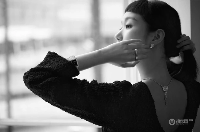 韩国女演员金高银齐刘海长发发型个性写真图片