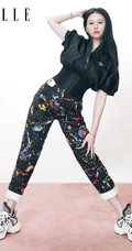 邱淑贞女儿沈月ELLE杂志最新写真，笑容甜美，可爱动人