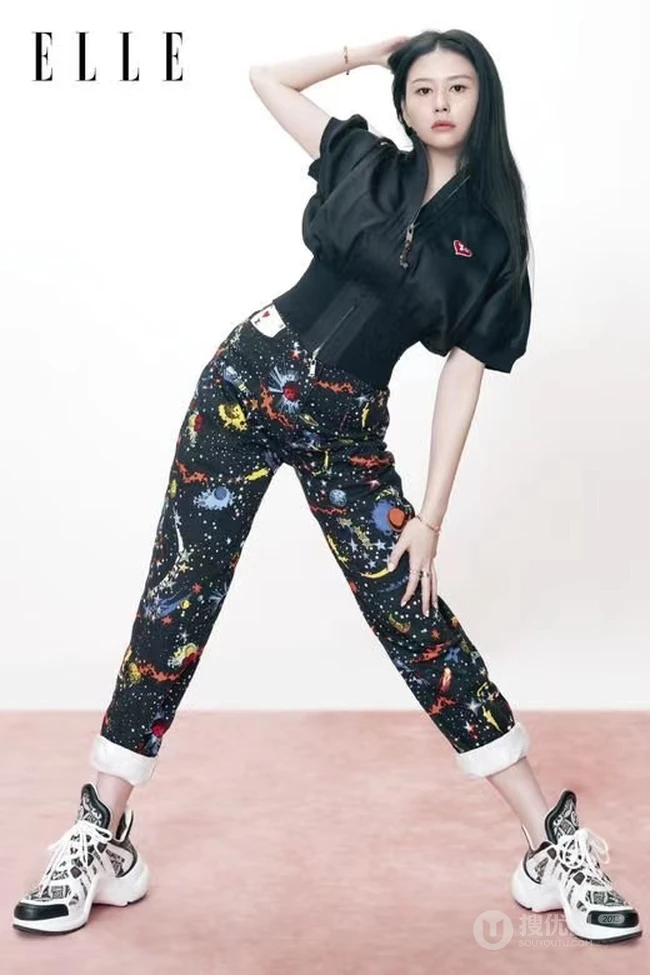 邱淑贞女儿沈月ELLE杂志最新写真，笑容甜美，可爱动人