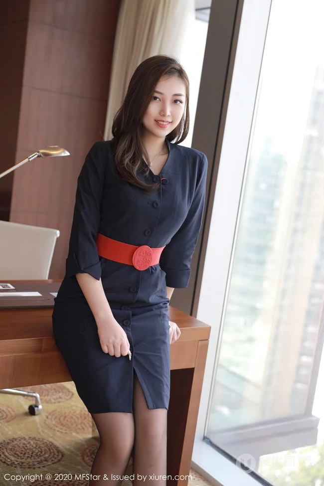 长发气质微胖身材凹凸有致女生郑颖姗气质深袜空乘制服办公室写真图片