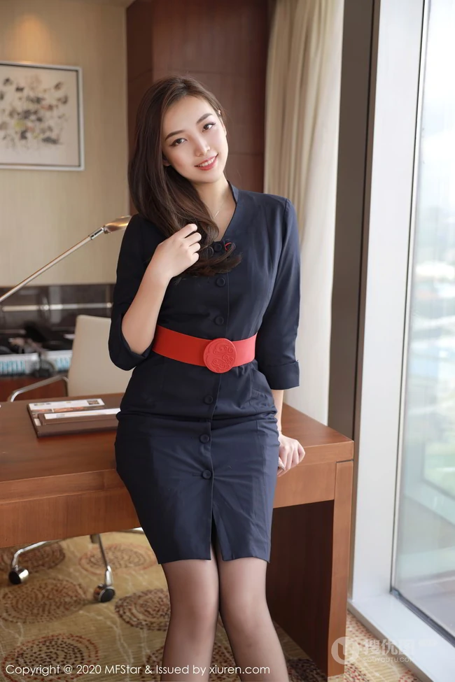 长发气质微胖身材凹凸有致女生郑颖姗气质深袜空乘制服办公室写真图片