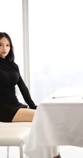 独特轻熟魅力，气质女生唐琪儿黑色连衣裙、家居服系列高清室内写真套图