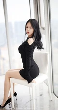 独特轻熟魅力，气质女生唐琪儿黑色连衣裙、家居服系列高清室内写真套图