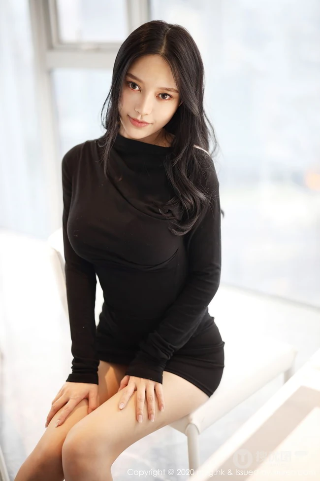 独特轻熟魅力，气质女生唐琪儿黑色连衣裙、家居服系列高清室内写真套图