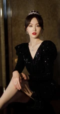唐嫣身穿亮片黑色V领礼服长裙尽显成熟魅力写真照片
