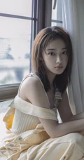 漂亮女生吴佳怡镂空毛衣，背带裤不同穿搭清新清新室内沙发写真照