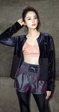 古力娜扎短马尾辫，紧身背心，运动短裤穿搭化身拳击宝贝写真照片
