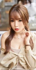 轻熟魅力无语言表，气质时尚女生芝芝Booty香槟色的衬衫与魅惑深袜写真套图
