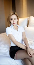 气质时尚染发女生小秘书徐安冉miki白衫黑裙妩媚动人线条感线条袜装写真照