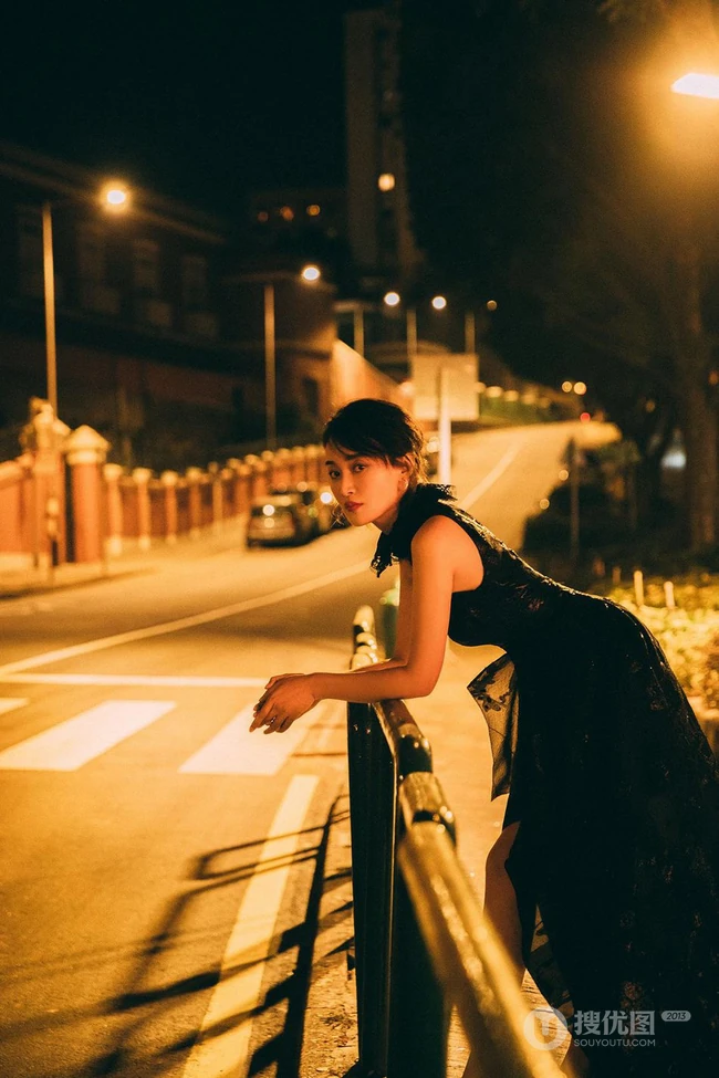 赵子琪黑色开衩长裙典雅大气气质港风街拍夜拍写真图片