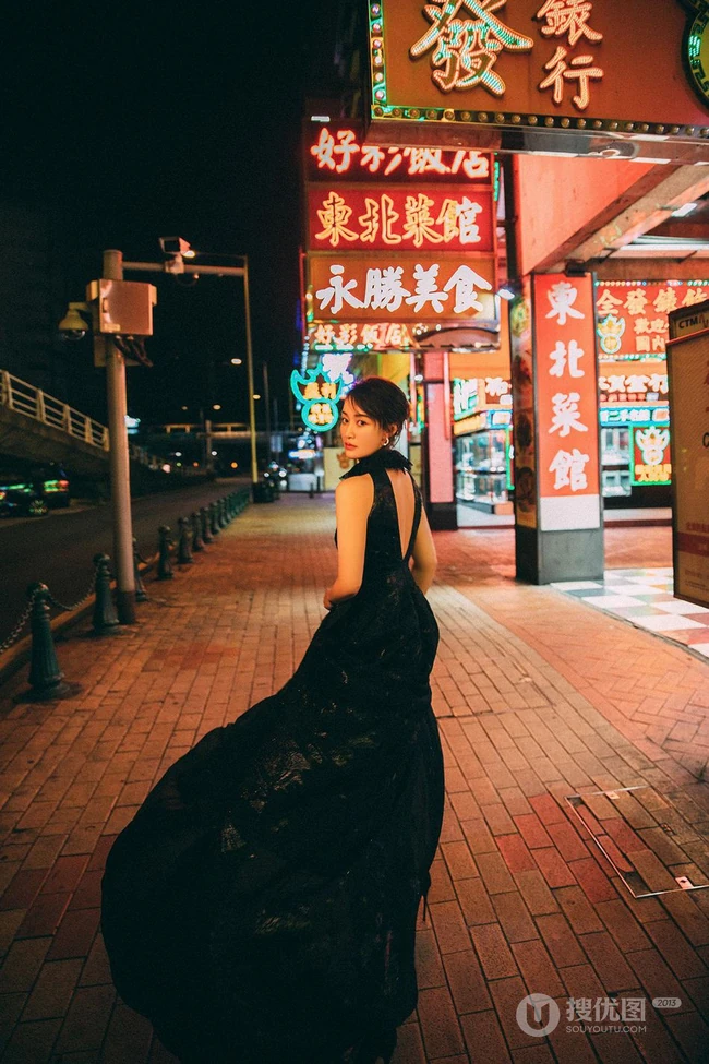 赵子琪黑色开衩长裙典雅大气气质港风街拍夜拍写真图片