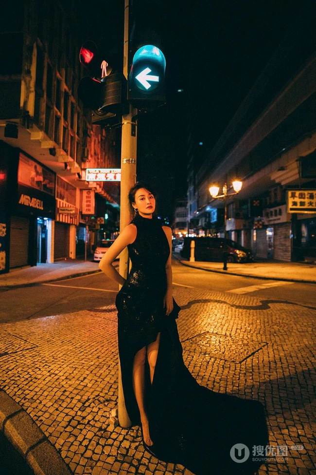 赵子琪黑色开衩长裙典雅大气气质港风街拍夜拍写真图片
