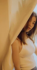 暗房暖调灯光下的精选美背少女圈圈室内氛围写真美照
