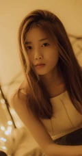 暗房暖调灯光下的精选美背少女圈圈室内氛围写真美照