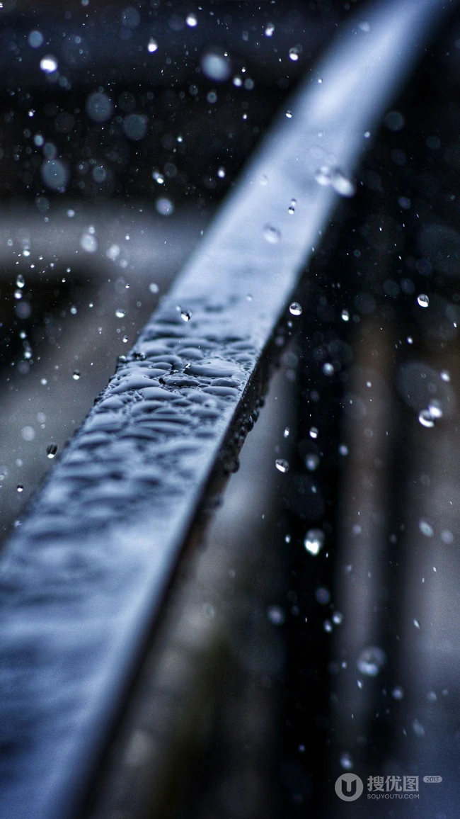 下雨天 雨水 铁栏杆 滴答的雨滴唯美手机壁纸图片