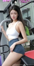 肤白貌美，线条感修长，健身房里精选运动女生轻熟Laura苏雨彤高清套图