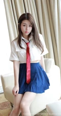 气质清纯少女梦梵演绎白衣蓝裙JK制服系列沙发写真套图