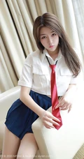 气质清纯少女梦梵演绎白衣蓝裙JK制服系列沙发写真套图