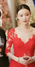 倪妮《流金岁月》婚纱剧照图片