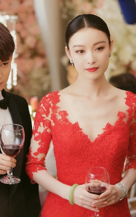 倪妮《流金岁月》婚纱剧照图片