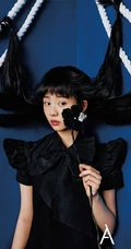 黄多多俏皮可爱雀斑妆，搭配多套复古摩登时尚服饰，少女心满满写真照