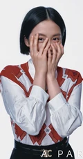 黄多多俏皮可爱雀斑妆，搭配多套复古摩登时尚服饰，少女心满满写真照