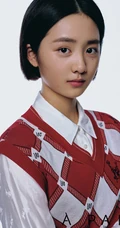 黄多多俏皮可爱雀斑妆，搭配多套复古摩登时尚服饰，少女心满满写真照